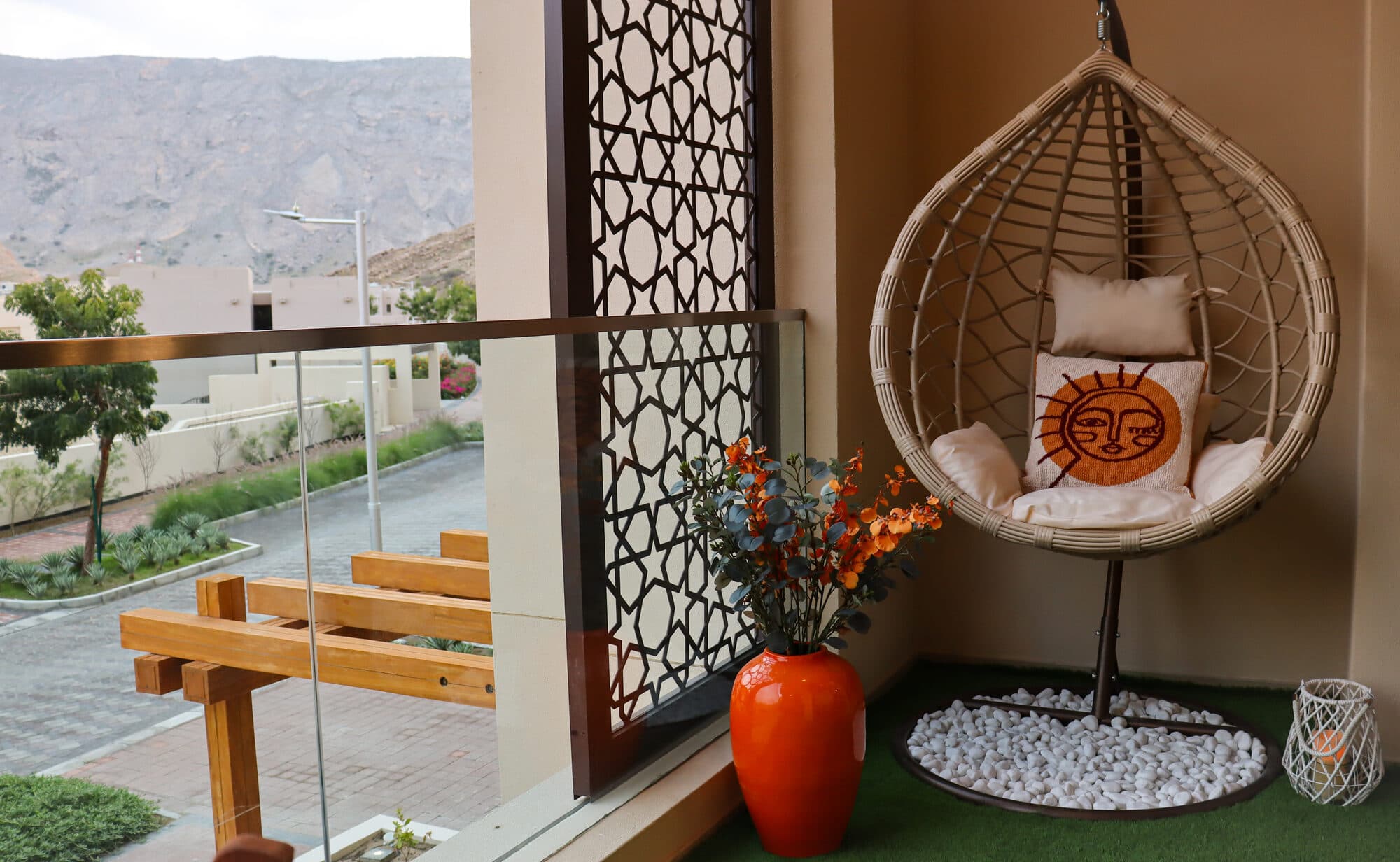 Stylish Apartment with Jacuzzi, Muscat Bay 3